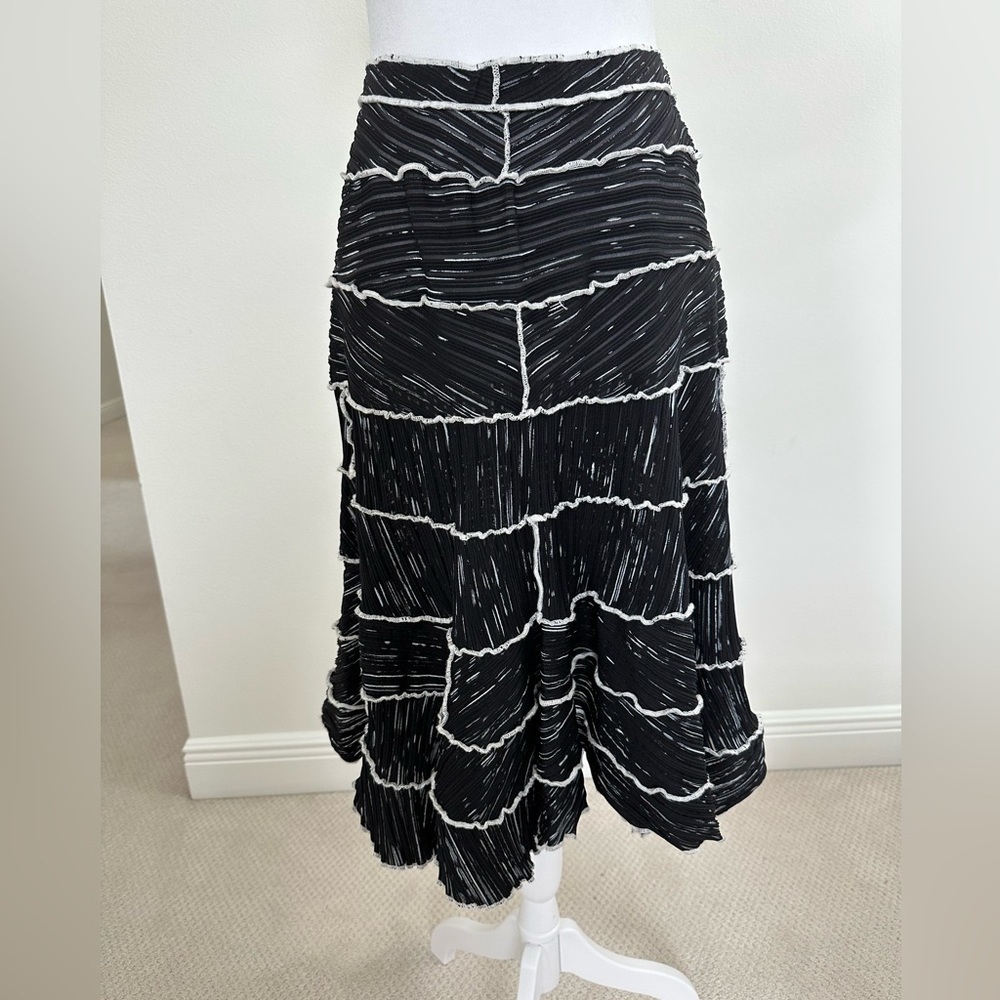 Carrie Me Couture Montréal Flouncy Skirt. Black/Silver, Size L